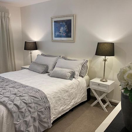Maison Blue - Chic Garden Apartment Napier Bagian luar foto