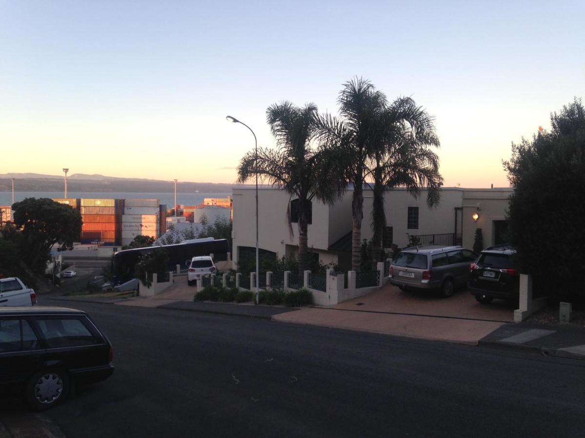 Maison Blue - Chic Garden Apartment Napier Bagian luar foto