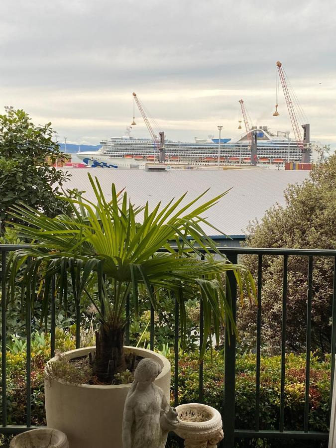 Maison Blue - Chic Garden Apartment Napier Bagian luar foto