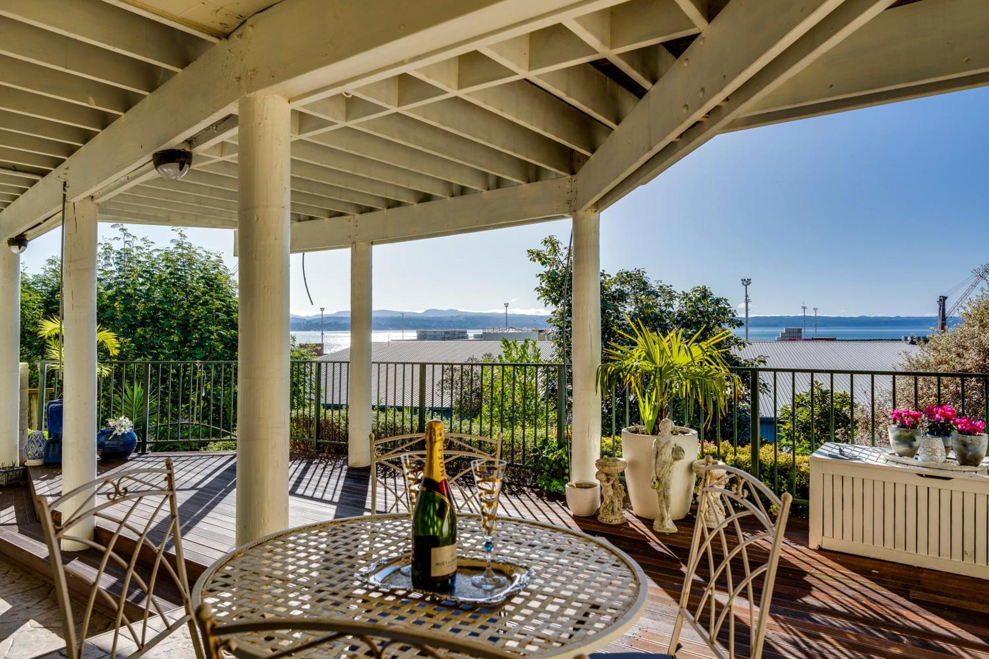 Maison Blue - Chic Garden Apartment Napier Bagian luar foto